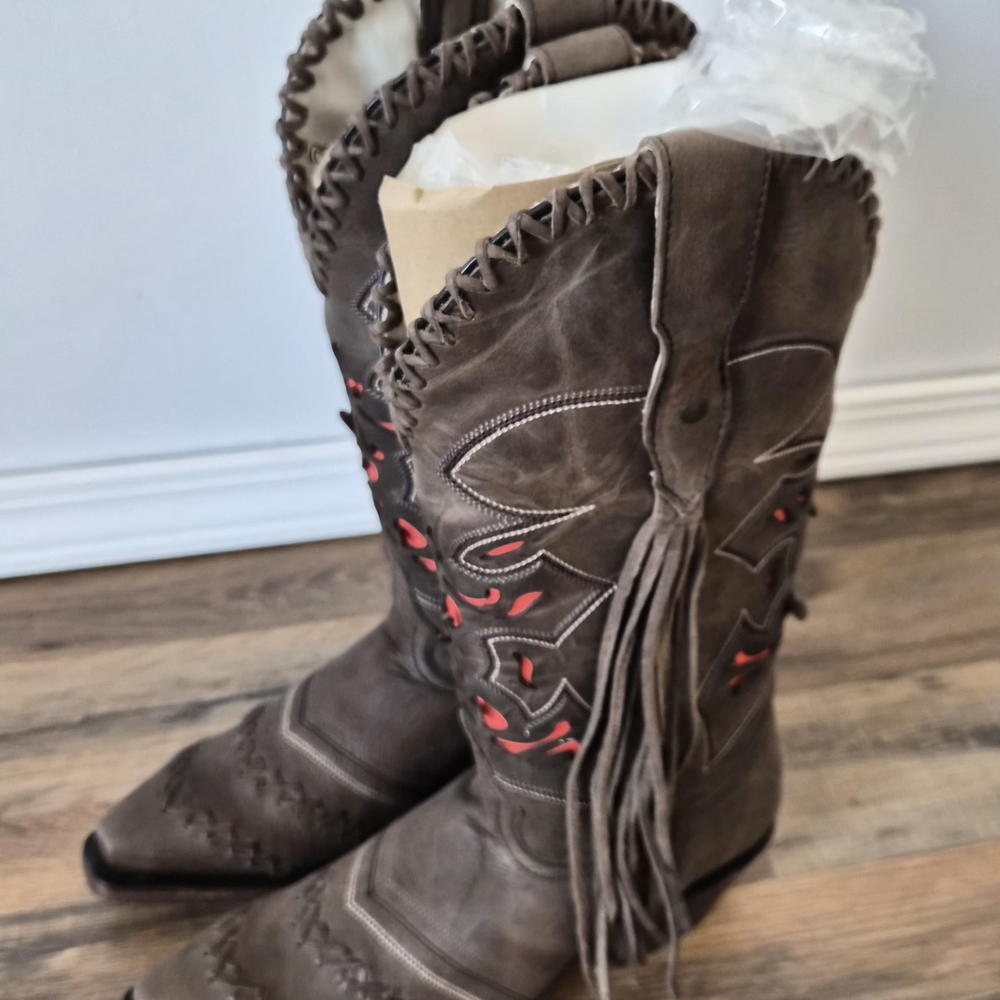 ~ DISCONTINUED ~ NOS Dusty Rocker Ladies Cowboy Boots Sz 7 "Dusty Dreamcatcher"